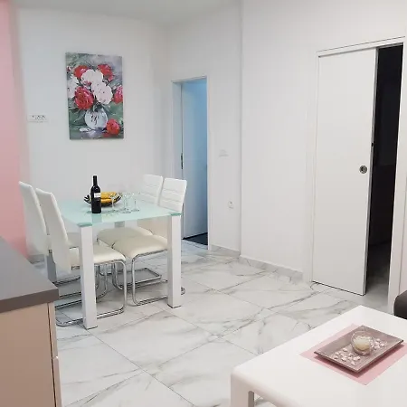 Apartment Lucy